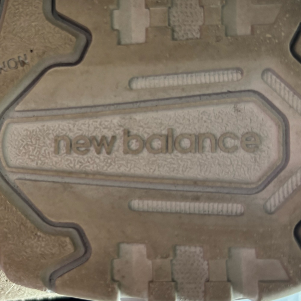 New Balance Women's Cream and White Trainers Used in excellent condition - Picture 8 of 8